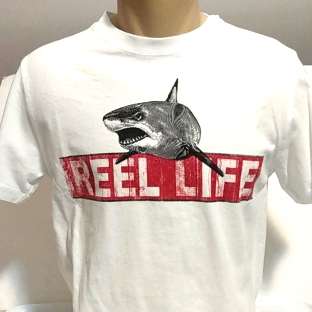 REEL LIFE OCEAN WASHED COLLECTION SHARK GRAPHIC SHORT SLEEVE TEE SZ SMALL NWT